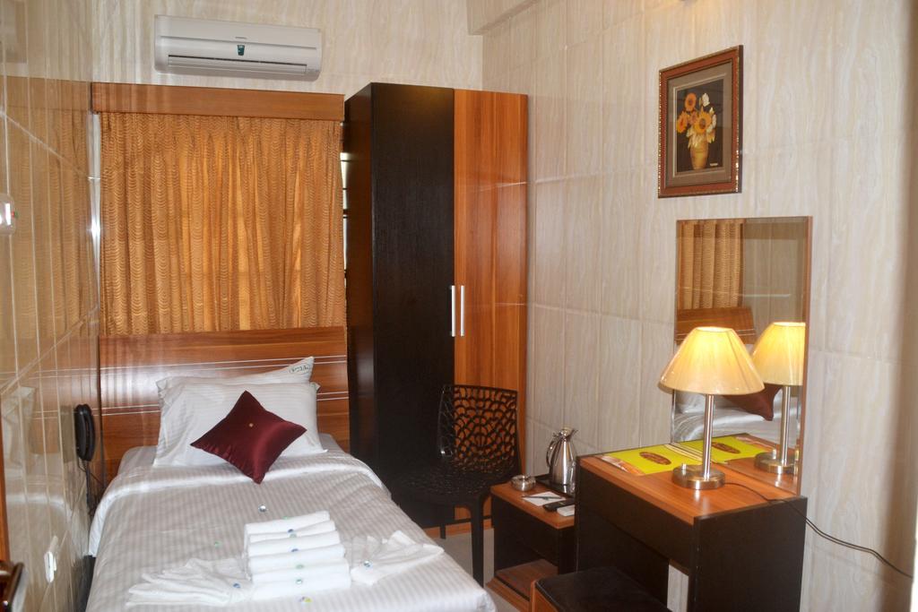 Peace Inn Chennai Zewnętrze zdjęcie