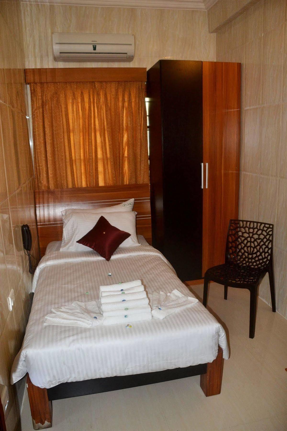 Peace Inn Chennai Zewnętrze zdjęcie